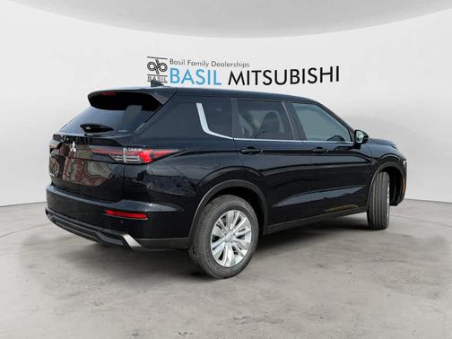 Labrador Black Pearl 2026 Mitsubishi Outlander ES 1.5T S-AWC