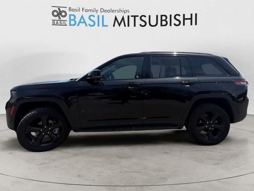 Diamond Black Crystal Pearl 2024 Jeep Grand Cherokee Limited