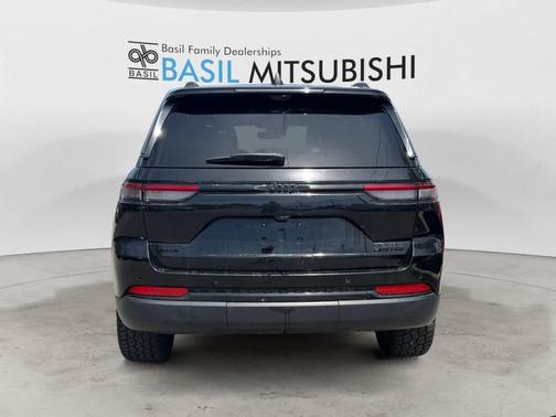 Diamond Black Crystal Pearl 2024 Jeep Grand Cherokee Limited
