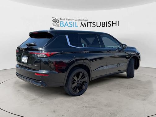 Black Diamond 2026 Mitsubishi Outlander LE 1.5T S-AWC