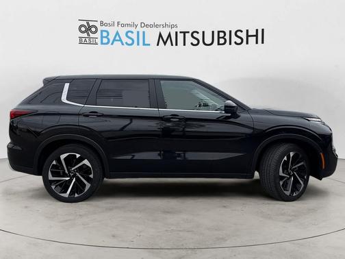 Black Diamond 2024 Mitsubishi Outlander SE S-AWC