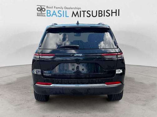 Diamond Black Crystal Pearlcoat 2023 Jeep Grand Cherokee 4xe Base