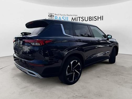 Cosmic Blue Metallic 2024 Mitsubishi Outlander SE S-AWC