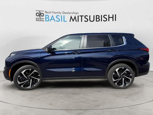 Cosmic Blue Metallic 2024 Mitsubishi Outlander SE S-AWC