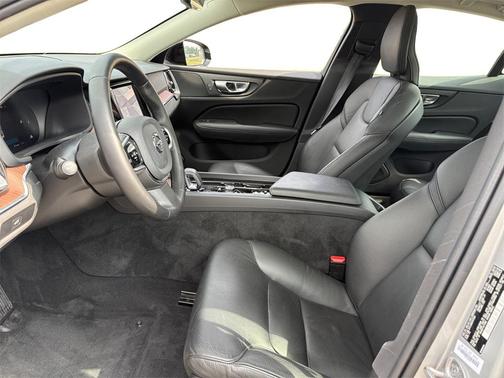 2024 Volvo S60 B5 Plus Dark Theme