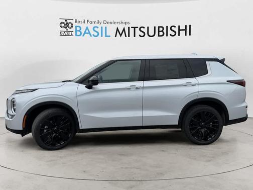 White Diamond 2026 Mitsubishi Outlander LE 1.5T S-AWC