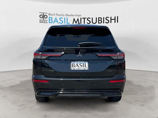 Black Diamond 2026 Mitsubishi Outlander LE 1.5T S-AWC