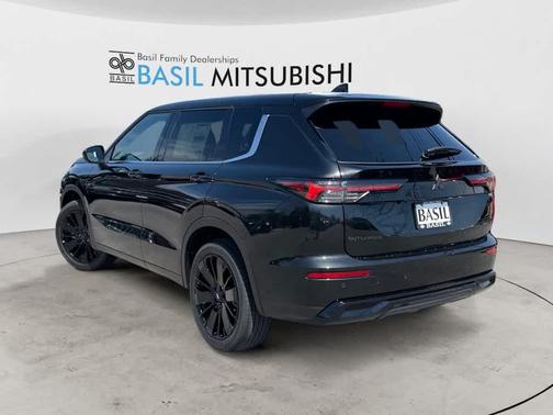 Black Diamond 2026 Mitsubishi Outlander LE 1.5T S-AWC
