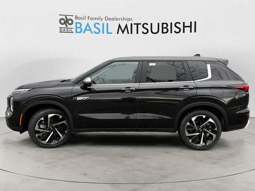 Labrador Black Pearl 2025 Mitsubishi Outlander SE S-AWC