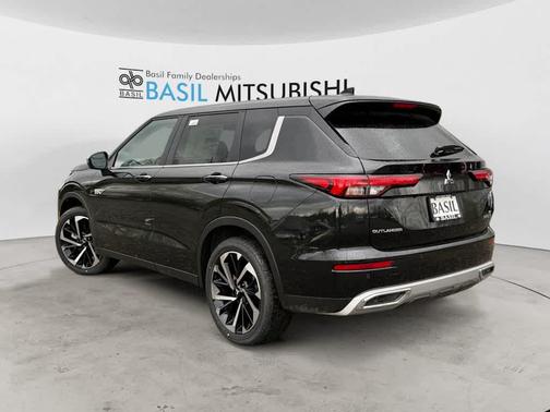 Labrador Black Pearl 2025 Mitsubishi Outlander SE S-AWC