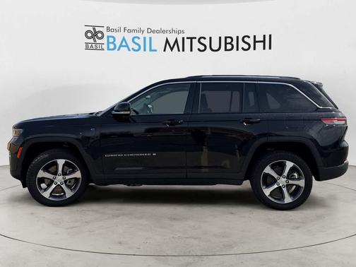 Diamond Black Crystal Pearlcoat 2023 Jeep Grand Cherokee 4xe Base