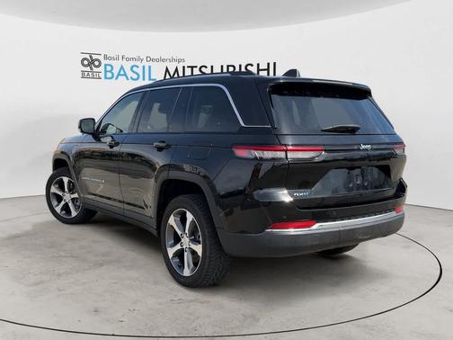 Diamond Black Crystal Pearlcoat 2023 Jeep Grand Cherokee 4xe Base