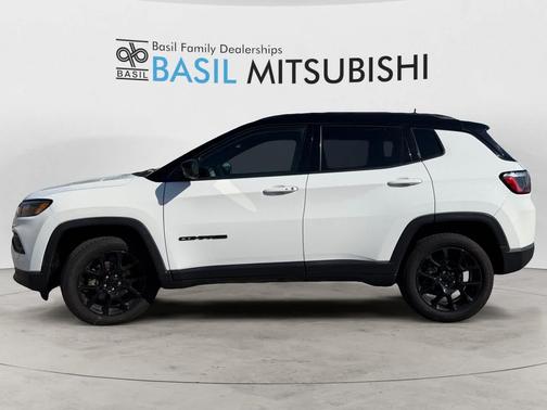 Bright White Clearcoat 2022 Jeep Compass Latitude