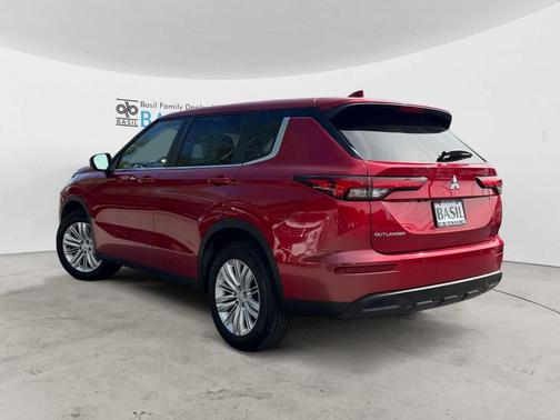 Red Diamond 2022 Mitsubishi Outlander ES S-AWC