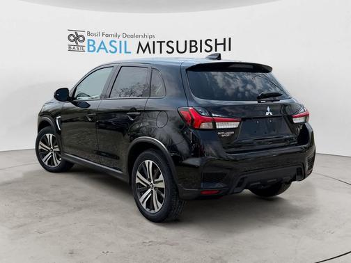 Labrador Black Pearl 2026 Mitsubishi Outlander Sport SE