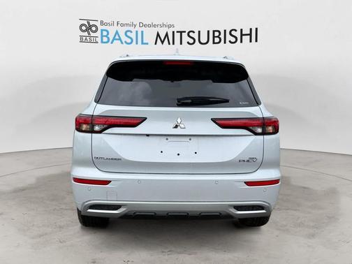 White Diamond 2025 Mitsubishi Outlander PHEV SEL