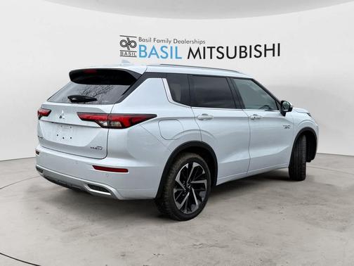 White Diamond 2025 Mitsubishi Outlander PHEV SEL