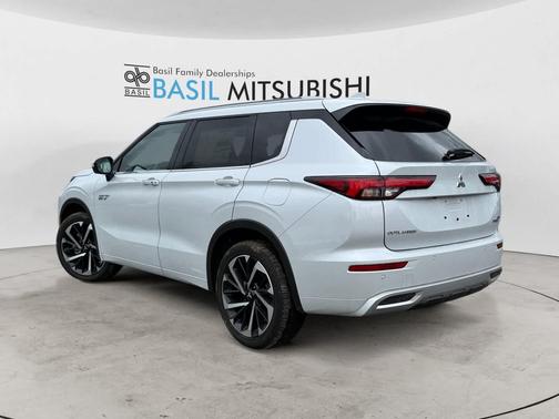 White Diamond 2025 Mitsubishi Outlander PHEV SEL