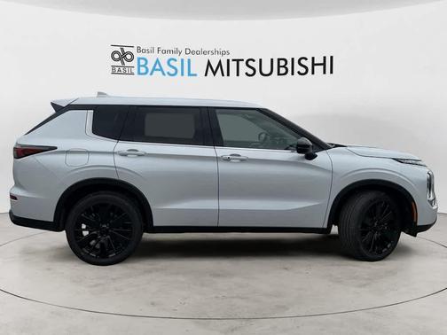 White Diamond 2026 Mitsubishi Outlander LE 1.5T S-AWC