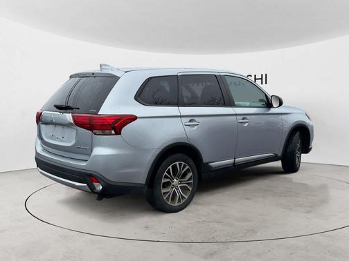 2017 Mitsubishi Outlander ES
