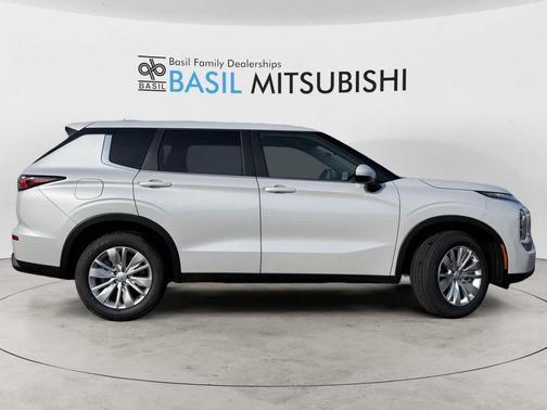 White Diamond 2026 Mitsubishi Outlander ES 1.5T S-AWC