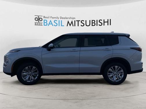 White Diamond 2026 Mitsubishi Outlander ES S-AWC