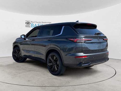 Graphite Gray 2026 Mitsubishi Outlander LE 1.5T S-AWC