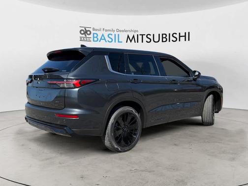 Graphite Gray 2026 Mitsubishi Outlander LE 1.5T S-AWC