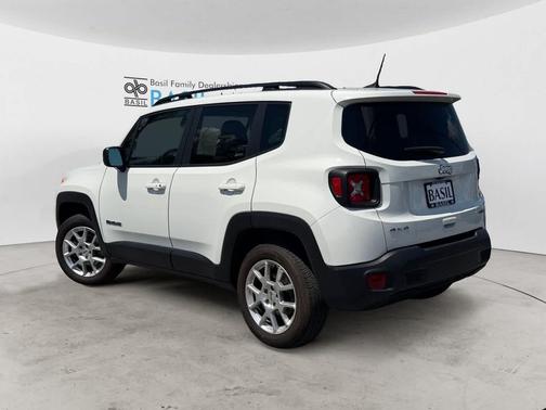 Alpine White Clearcoat 2022 Jeep Renegade Latitude