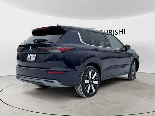 Cosmic Blue Metallic 2026 Mitsubishi Outlander SE 1.5T S-AWC