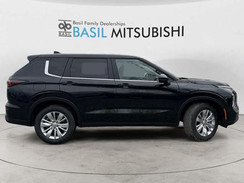 Black Diamond 2026 Mitsubishi Outlander ES S-AWC
