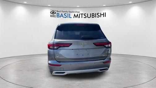 Mercury Gray Metallic 2024 Mitsubishi Outlander SE S-AWC