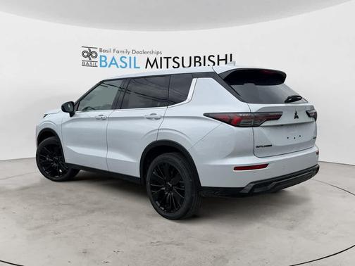 White Diamond 2026 Mitsubishi Outlander LE 1.5T S-AWC