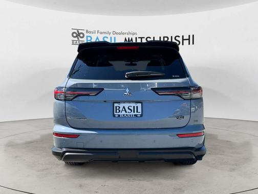 Moonstone Gray Metallic W/ Black Roof 2026 Mitsubishi Outlander Trail Edition S-AWC