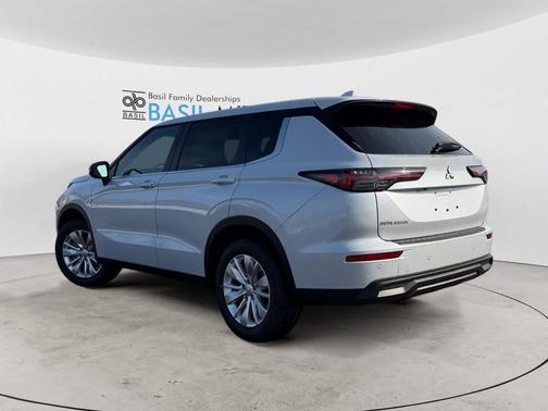 White Diamond 2026 Mitsubishi Outlander ES 1.5T S-AWC