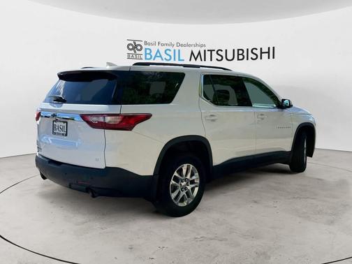 Summit White 2019 Chevrolet Traverse LT Cloth