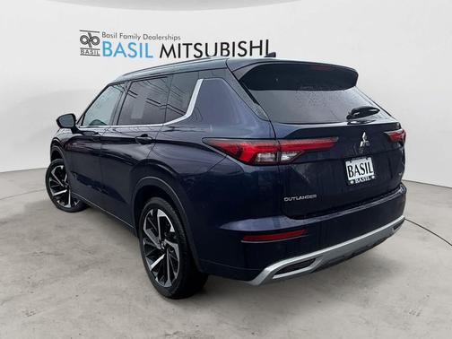 Cosmic Blue Metallic 2024 Mitsubishi Outlander SEL 2.5 S-AWC