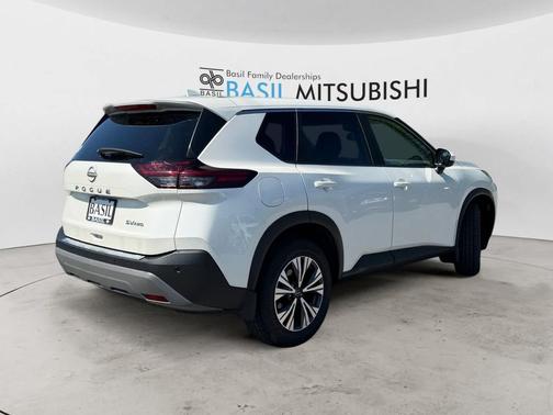 Pearl White Tricoat 2023 Nissan Rogue SV