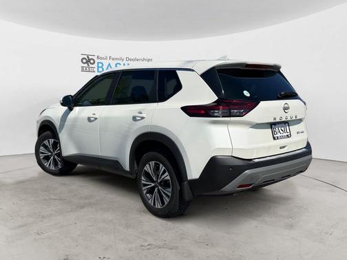 Pearl White Tricoat 2023 Nissan Rogue SV