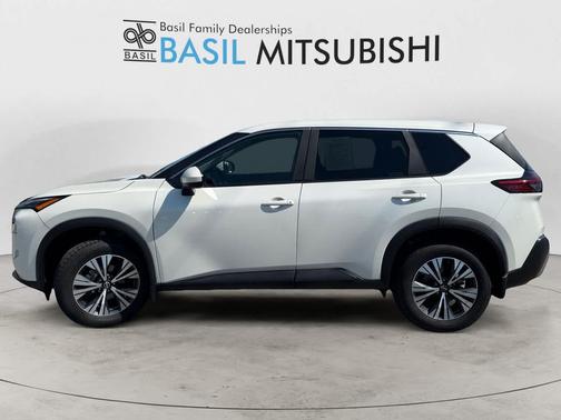 Pearl White Tricoat 2023 Nissan Rogue SV