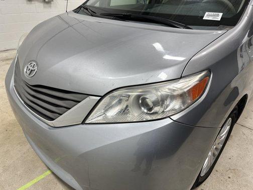2013 Toyota Sienna XLE