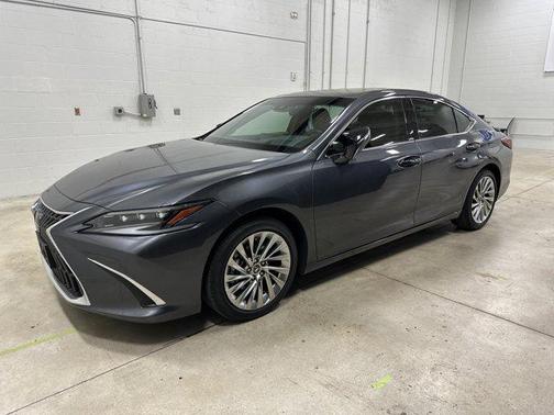 2023 Lexus ES 300h Luxury