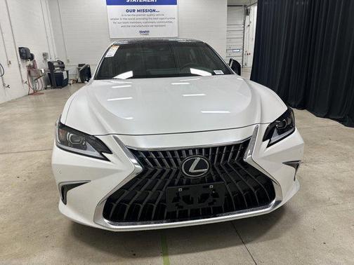 Eminent White Pearl 2025 Lexus ES 350 Luxury