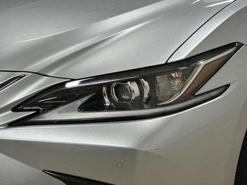 2022 Lexus ES 300h F SPORT