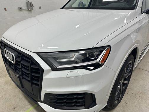 2020 Audi Q7 55 Premium Plus