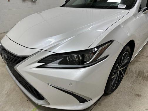 2023 Lexus ES 300h Base