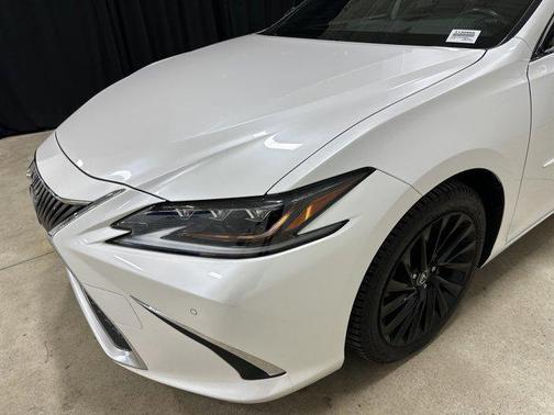 2019 Lexus ES 300h Ultra Luxury