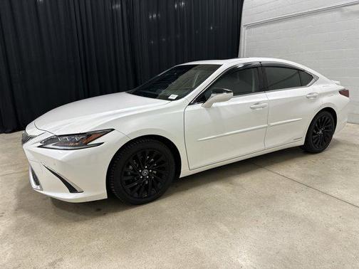 2019 Lexus ES 300h Ultra Luxury