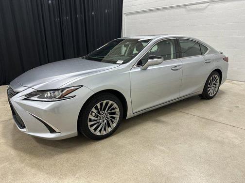 2025 Lexus ES 300h Luxury