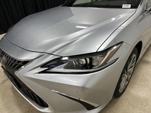 2025 Lexus ES 300h Luxury